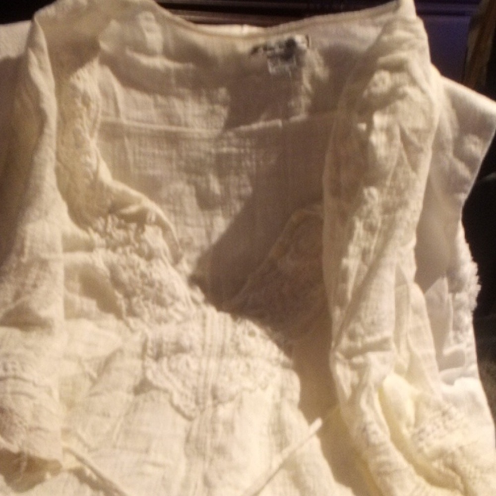 Rachel and Chloe off white boho crochet shirt/dress med.